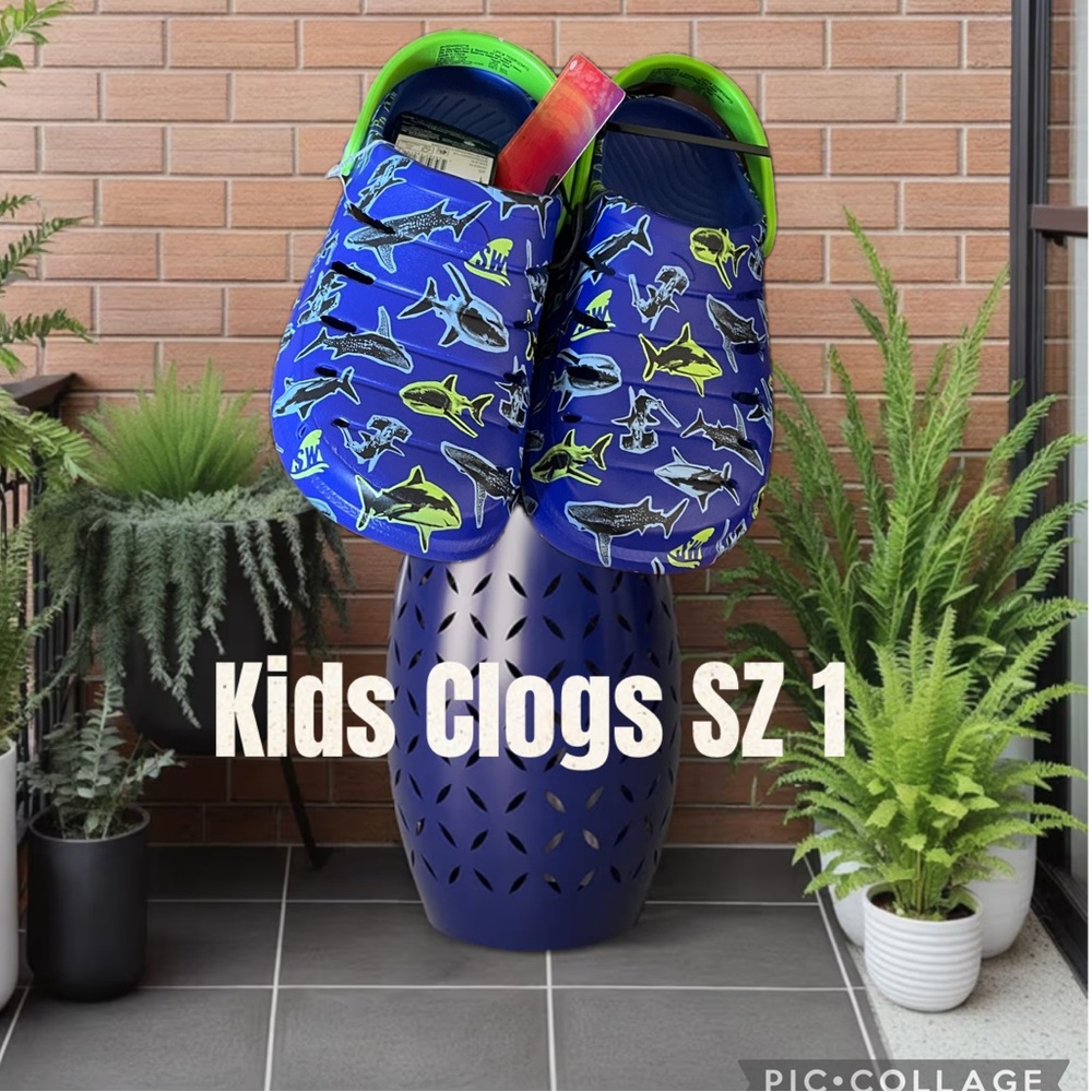 NWT~ Kids Shark Adventure Clogs - Blue and Green by Discovery Big Kids Size 1